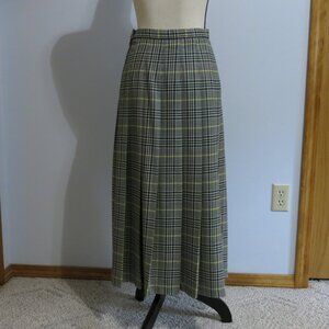Pendleton midi skirt tartan plaid, Size 6 , all season virgin wool weight, pleat